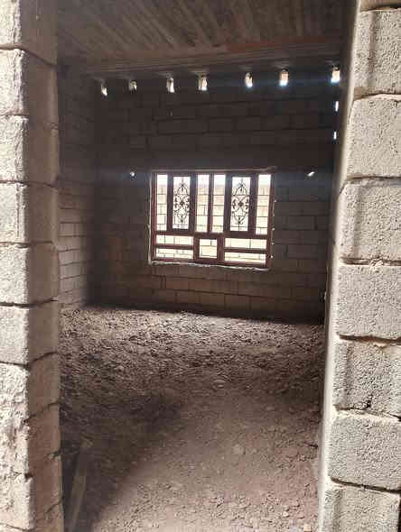 سلام عليكم ورحمة الله يوجد بيت للبيع زراعي في حي الحشد شارع ام البنين مساحة ( ٢٧٥  متر)( الوجه ١١ والنزال ٢٥) يتكون البيت من( استقبال +مطبخ + غرفتين نوم + صاله) السعر ( ٦٣) وبيه مجال للاستفسار أكثر خاص او الاتصال على الرقم الموجود ( ***********) مكتب دلالية حسين التميمي بلدروز حي الحشد مقابل التوزيع الجديد نستقبل كافه العروض الأراضي والدور السكنية
