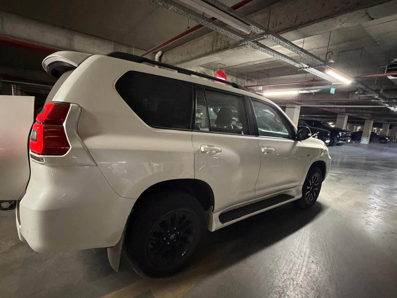 Prado 2023 
بي سبوع بي تحديل هيجي پيوه نيه به ناوي خؤمه سياره كه سفرر ماوه ته وه سفري ژير خؤمه ته نيا ٦٥ كيلؤ مه تر رؤشتوه ماوه سه فات TXS
سلايت به سمه كوشن كاره با فوول فوول مواسه فاته كتابي جام ره شي له گه ل سياره كه كامل ppf 
ژماره ي خاوه ني 
***********
*********** أربيل, العراق
