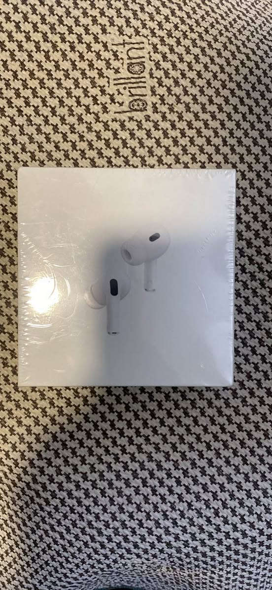 ايربود جيل الثاني برو اصلي ممفتوح جديد السعر ٢٤٠ بي مجال للاستفسار *********** بغداد, العراق
