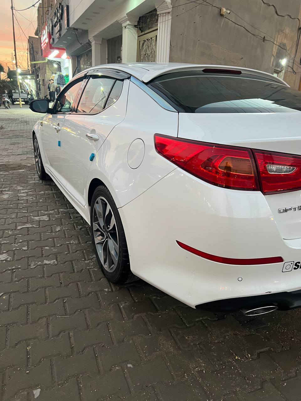 السلام عليكم اوبتيما محرك ٢٤٠٠  2015 خليجي فول بااسمي للبيع .
مكفوله ماعده بارد بالجاملغ ماشرلك علي 
السيارة جاهزة من كلشي 

بصمتها الثانيه موجوده بعدهي جديده وياها وحته كتلوكات وياها مسجلها الاصلي وياها لان شادلها شاشة السيارة ع ايدي من ال 2015 
 استفسار اكثر مراسلة خاص او اتصال ***********
مكاني سماوة مركز المدينة
