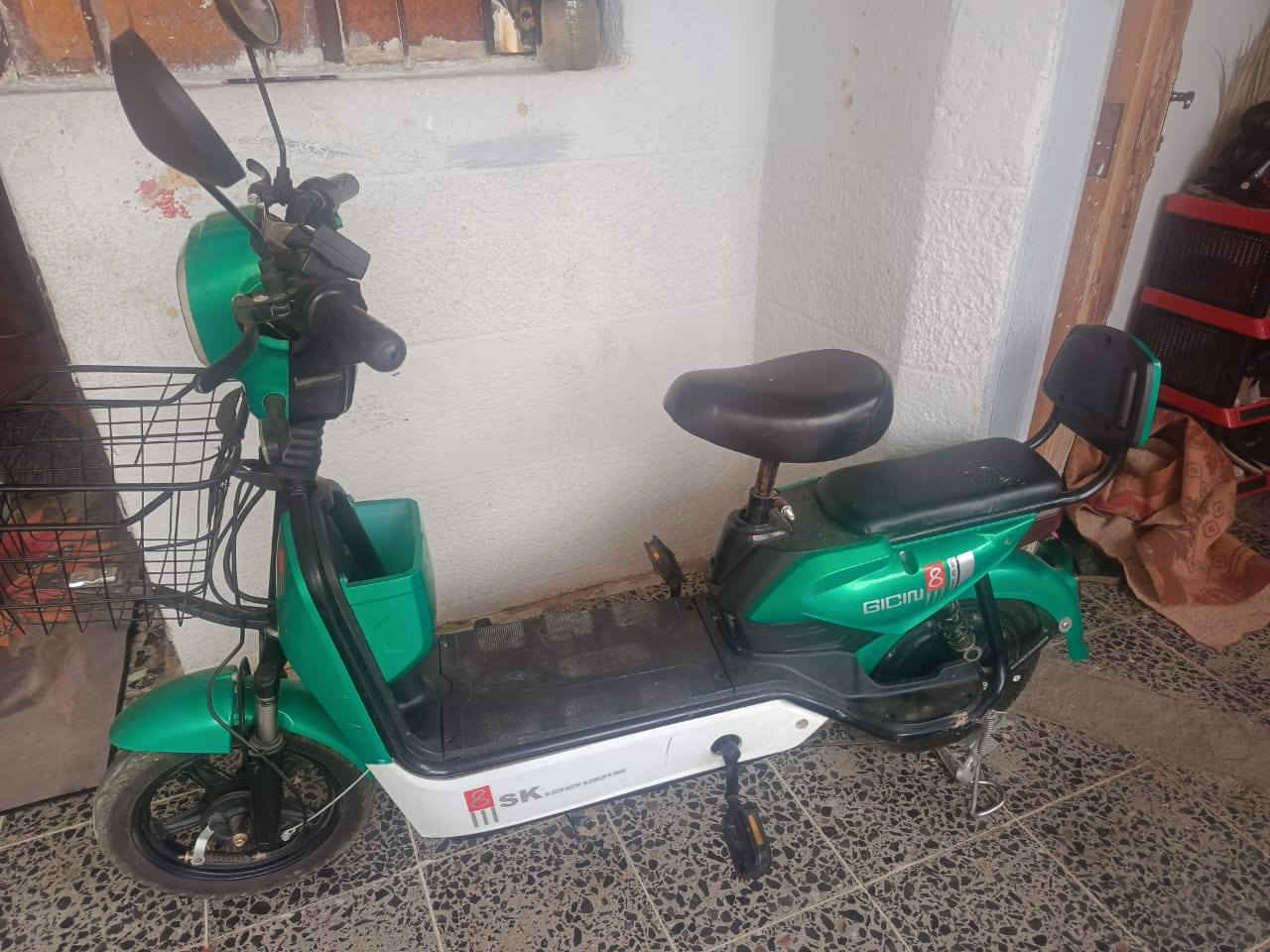 السلام عليكم دراجة شحن للبيع استعمال قليل موديل ٢٠٢٥ لمعرفة السعر الاتصال على رقم صاحب الدراجة ***********... اني مكلف بالنشر
