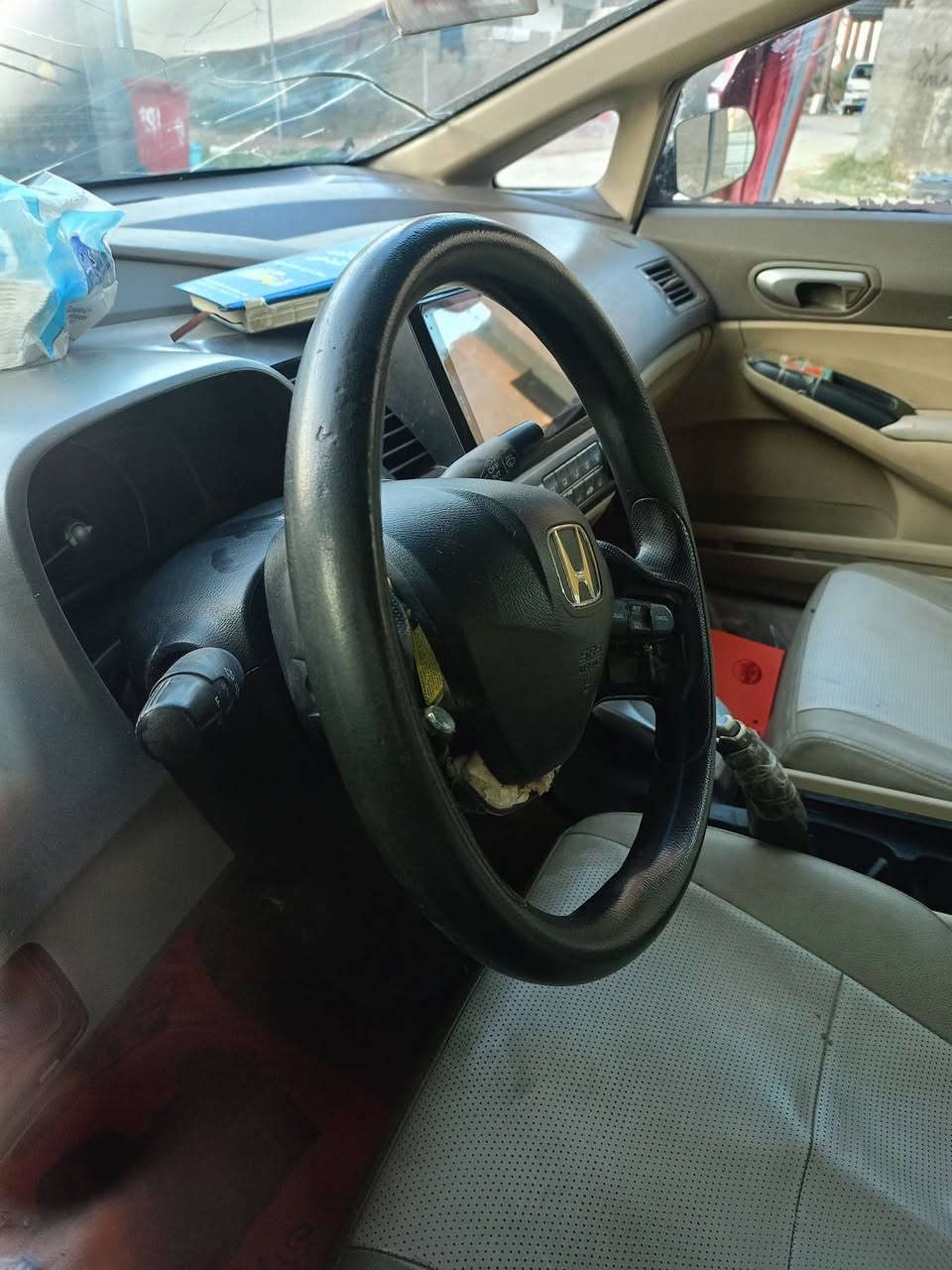 سلام عليكم للبيع هوندا سفك بدون دواخل كير مكينه نضيفات تبريد كله شغال سعر 65 وبيه مجال مكاني بغداد دوره *********** سياره بسمي
