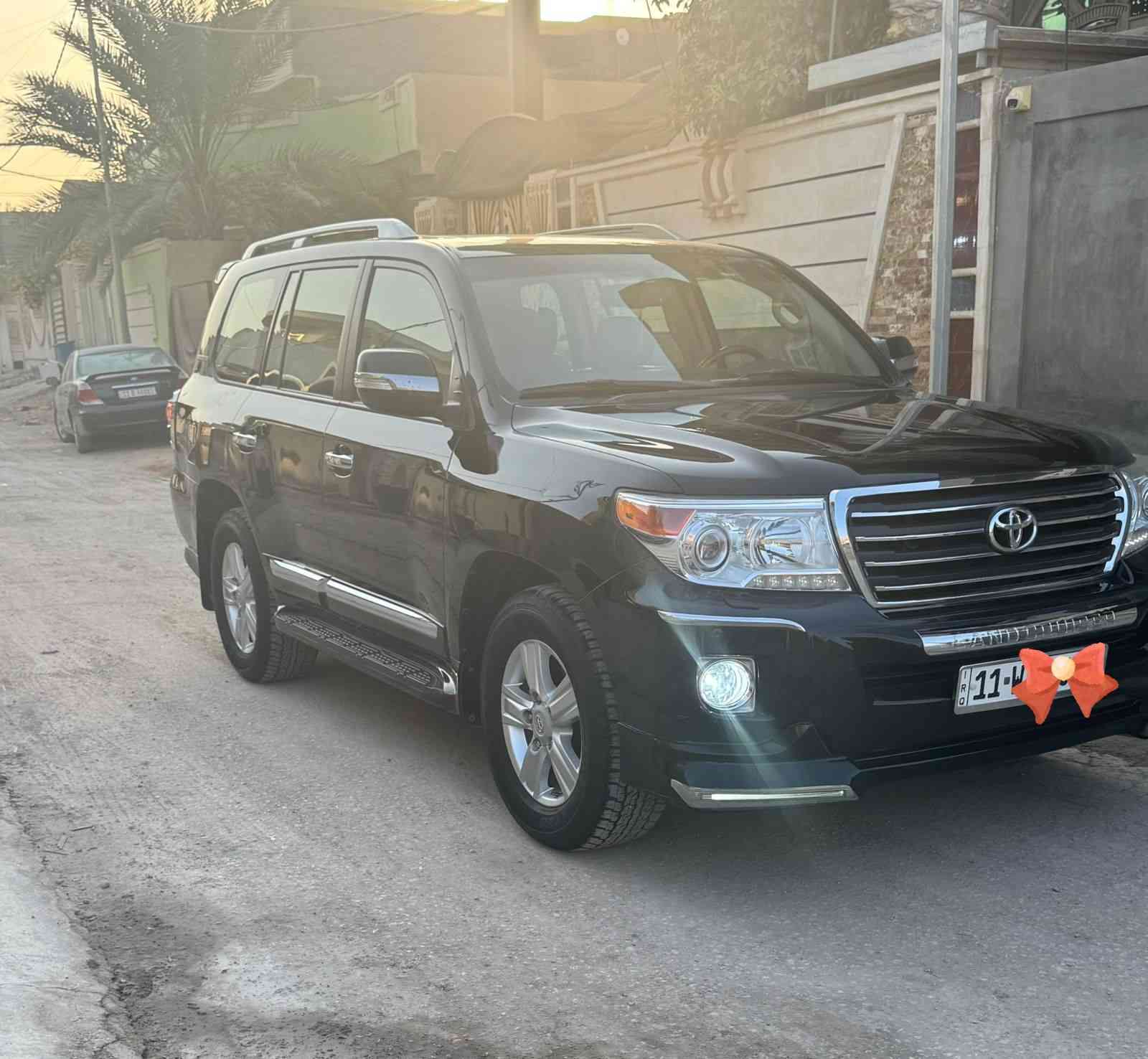 السلام عليكم
لاندكروزر GX.R   V6 فطيم 
سياره موديل 2015 مكفوله كفالة عامه بدون تبديل بدون صبغ 
بيها رصعه بالجاملغ الخلفي بالهلال مامسويها مامبينه 
سياره على ادينه من الشركه 
على ايد وحده رقم وسنويه جدد
سنويه تنفذ 2030
ماشيه 72الف KM 
قبل شهر شادلها تخم تاير دلوب ياباني 
سياره ابد مامتعوبه من الشركه لسه عدنا على ايد وحده جديده وجاهزه كل نقص مابيها 
بلادية شركة ماملعوب اي شي بيها 
داخل جديد شركه بيها ارضيات ربل جدد بانزين كله محسن دهن اصلي من الشركه سياره حيل معتنين بيها استخدام كلش قليل 
موصفات فتحة بصمة كشنات جلد 
كشن السايق كهرباء سياره بحاله الوكاله تجي تشوف بعينك بعد احلى من الصور السعر 420ورقه 
اربع دفاتر وعشرين وبيها مجال كلش قليل حك الجية 
الاستفسار على الرقم
***********
***********
مكان السياره بابل المسيب
