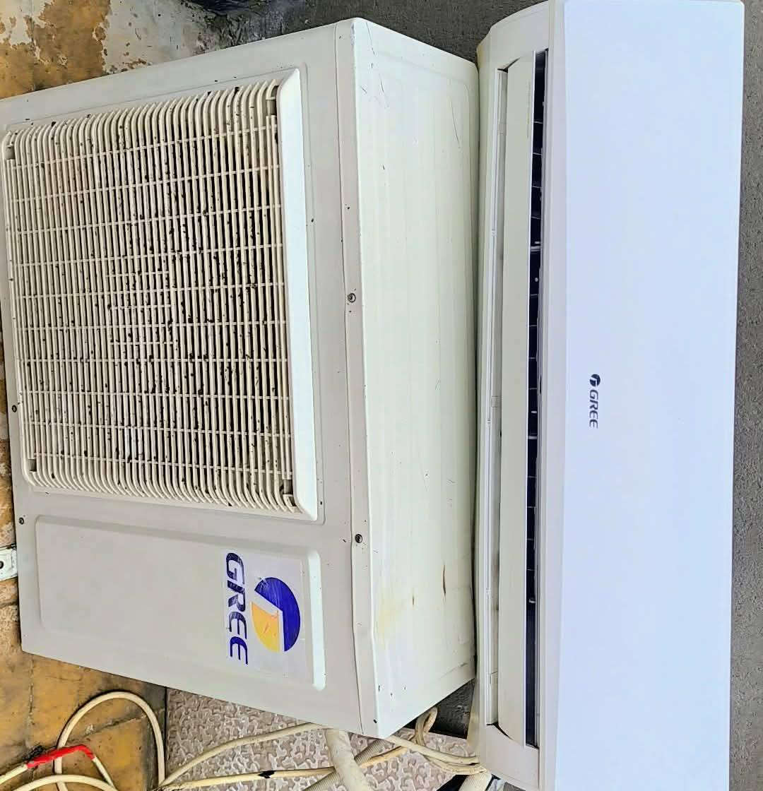 ثلاجه للبيع سعره ب170 مكيف للبيع سعره ب250 والسبالت واحد ب350 والثاني ب375


**إذا كنت صاحب هذا الإعلان وتريد حذفه لأي سبب، رجاءا أرسل رسالة إلى الدعم الفني**