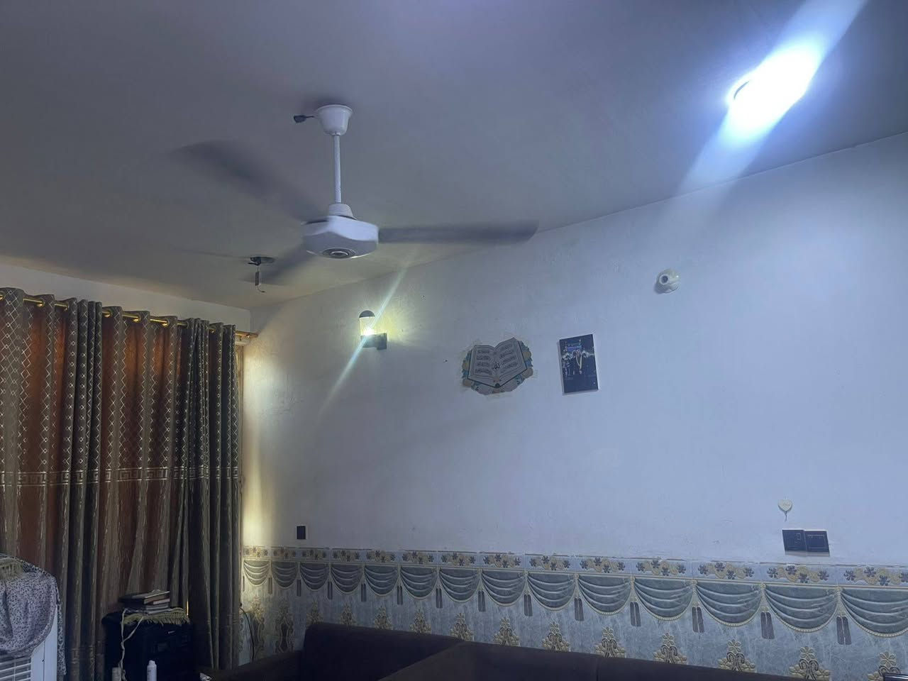 السلام عليكم 
بيت للبيع في منطقة الثعالبة الأولى العشرة الاف 
مساحة البيت 100 متر 
البناء ثلاثة طوابق والدرج خارجي لكل طابق 
السعر 165 مليون وبي مجال بسيط 
للاستفسار أكثر الاتصال على الرقم *********** بغداد, العراق
