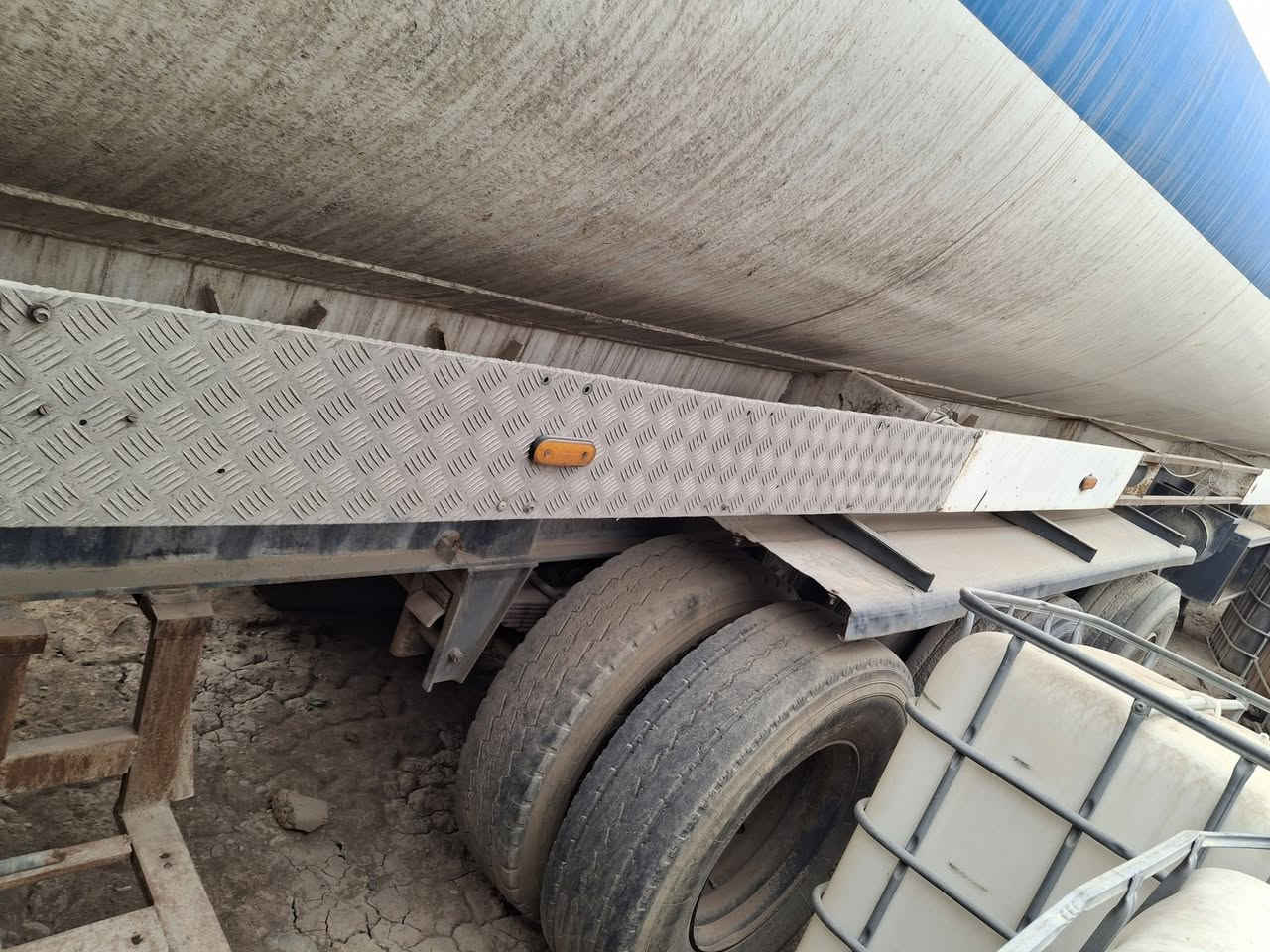 السلام عليكم تنكر للبيع شاصي نظيف لا فطر ولا كسر تانكي نظيف جدا المكان ابوغريب عرب جلوب السعر 90 ورقه 
  ***********
