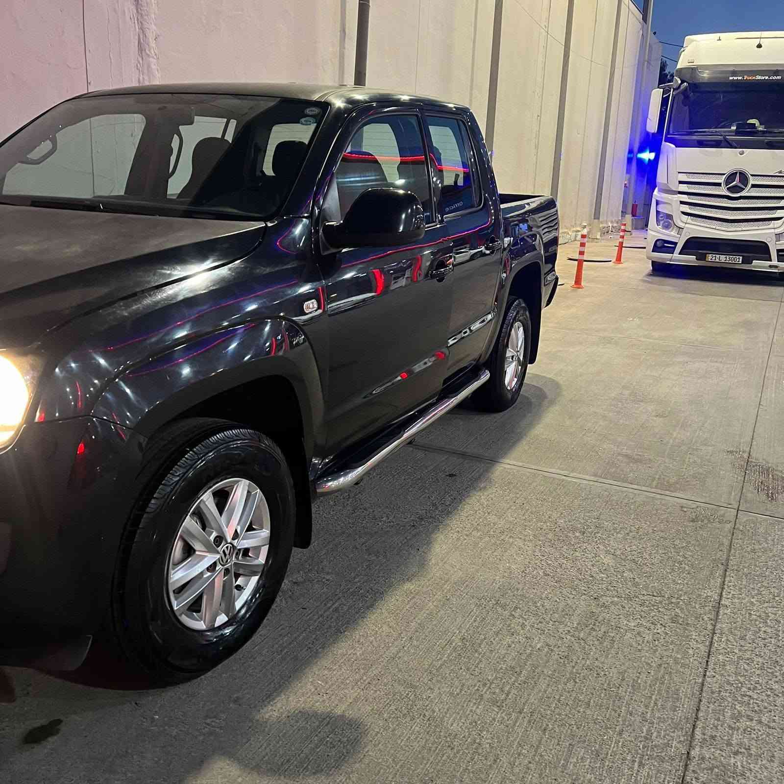 VW ئەمارۆك 
مۆدیل 2016  مەکینە 2.0 
گێر عادی 
جام کارەبایی 
تەنها بۆنیتی کلیرە بێ لیدران سێ جێ ساردی هەیە
رادێتەری بیلادیە
مەکینەی تازە گۆردراوە لۆکە
سەنەوی نوێیە
گێرو مەینەو کارەباییاتی بە شەرت
تەحویل و غەرامە بە شەرت
سەیارەیەکی جوان و توندە
سعری 105 وەرەقەو مەجال
*********** أربيل, العراق
