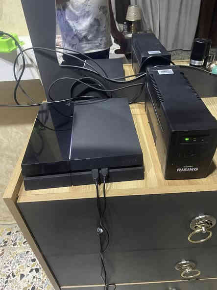 سلام عليكم بلي 4 للبيع مهكر نضام 9   احسن نضام مع يو اس بي جديد مستعمل شهر سعره300 وبي مجال رقمي ***********
