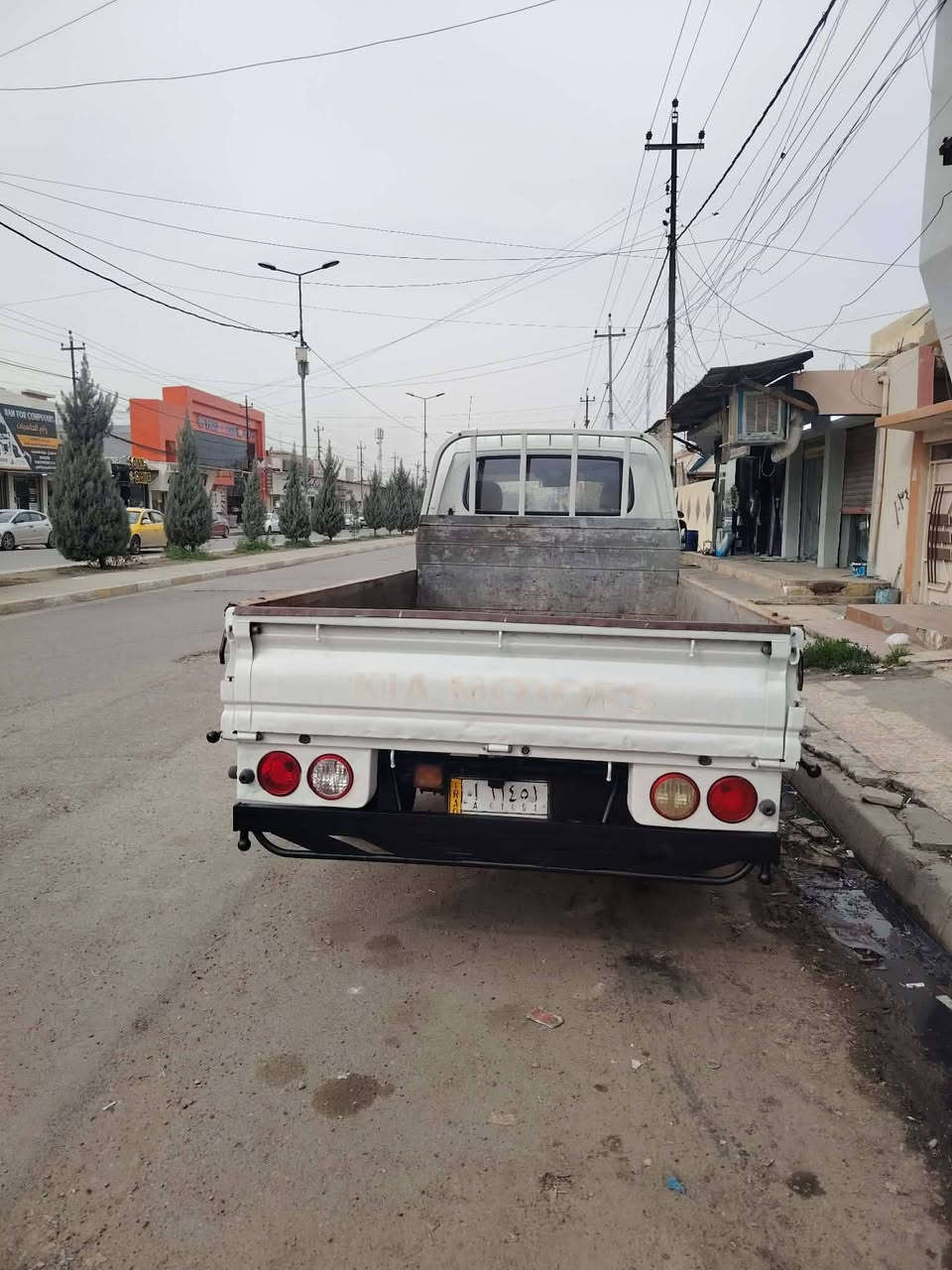 السلام عليكم ورحمة الله وبركاته كيا ٢٧٠٠ موديل ١٢ نضيف مكفوله عامه محرك معمر جديد ما صارلو شهر الداخل معمر كامل غرفه كامله حصه كاز بيها بسمي اني الشرعي مكاني موصل الجانب الأيمن حاوي الكنيسه رقم تلفون *********** بي واتساب
