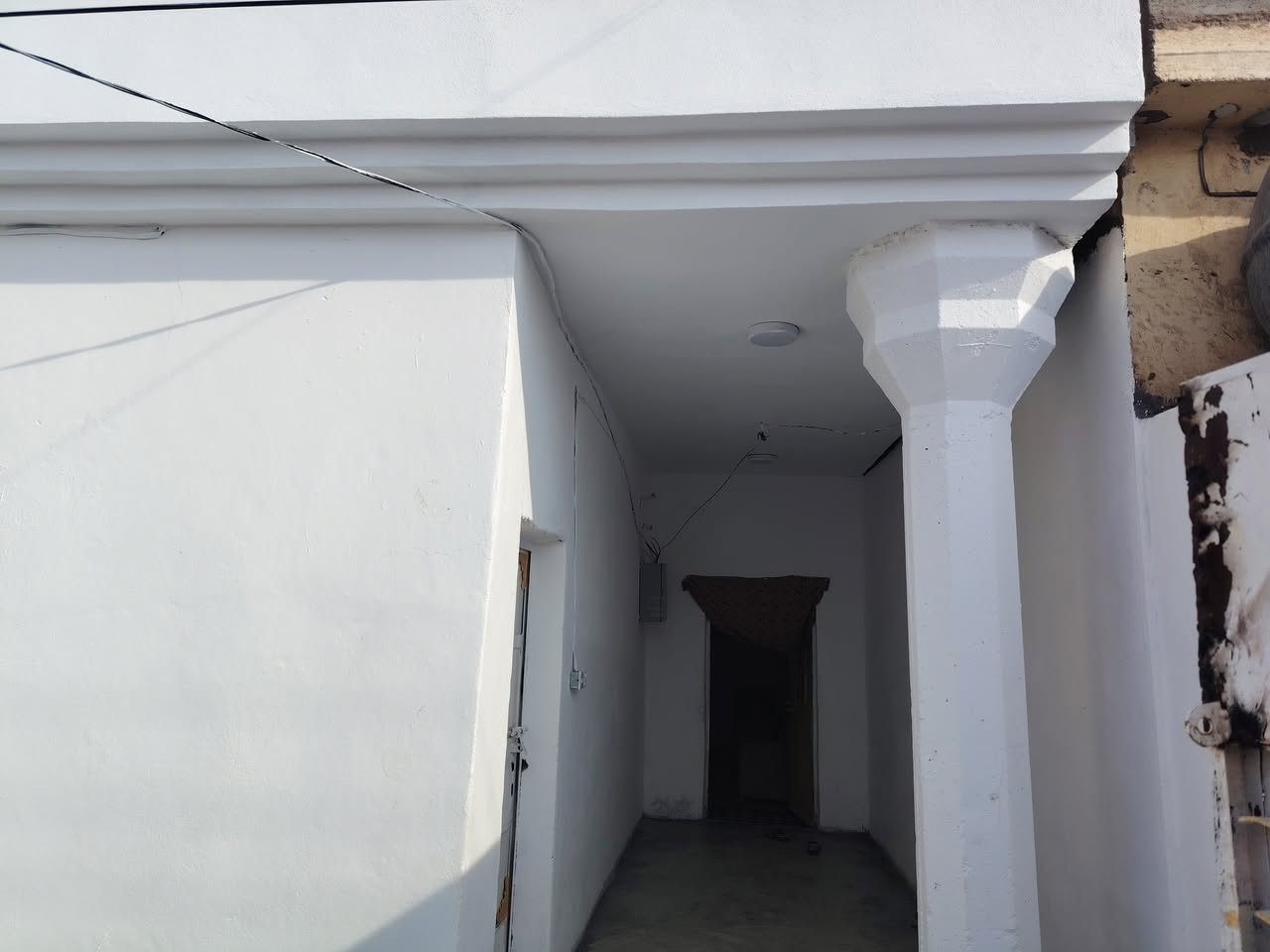 يالله سلام عليكم بيت طابو  مساحه 200تسليح غرفتين  وصاله ومطبخ وديوان وصحيات خارج سعر 30وبي مجال شوي المكان حي البكر  قرب مدرسه مطلع الفجر رقم الهاتف  ***********
