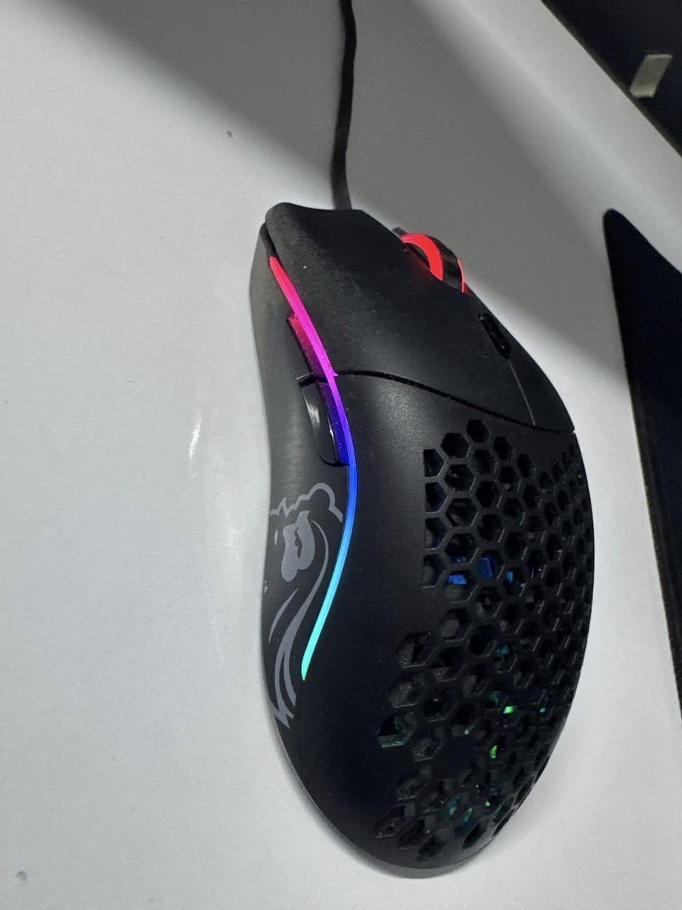 سلام عليكم ماوس گلوريس  موديلo مستخدم للبيع  سعره70 الف ويه  الماوس  باد 40x40 *********** بغداد المنصور
