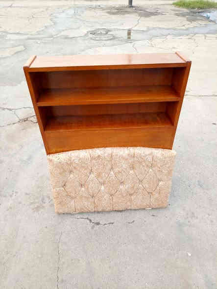 تختين نفر مستعملين(العدد 2 )  انظاف وتطبيقه جديده .السعر 160 الف .عرض التخت 80 سم وطول مترين .العنوان قادسيه 2 قرب جامع ذياب العراقي 
***********
***********
يحتويان واتساب
