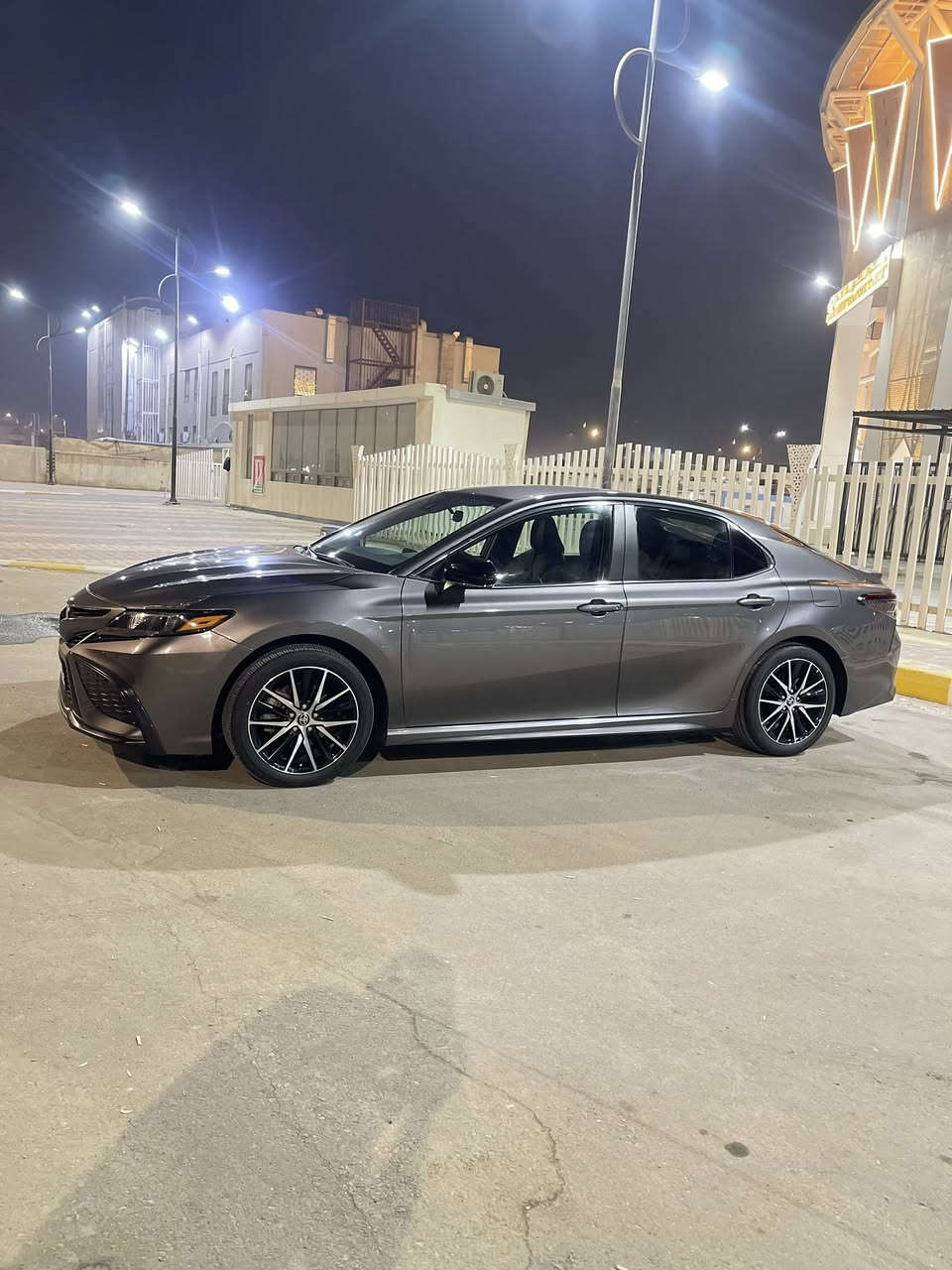 سلام عليكم 
للبيع تويوتا كامري موديل 2023 
ماشيه 23 وارد امريكي 
مواصفات se جلد وتحكمات وضعيات قياده رادار امامي 
ضررها جاملغ مبدل فقط مع بارد بدايه البنيد واضح بلصور ورقم الشاصي مرفق سياره جديده مرقم ب اسمي عنوان ناصرية 
تفاصيل اكثر *********** 
السعر 210 وبيها مجال
