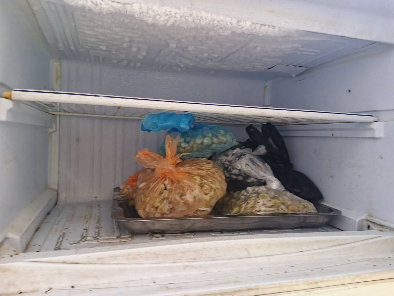 السلام عليكم متاح ثلاجة 18 قدم ثلاجة تبريد فول ثلاجة ماعوزه شي بس رزه للباب فقط للبيع المكان ميمونه وبسعر مناسب جداً للاستفسار ***********
