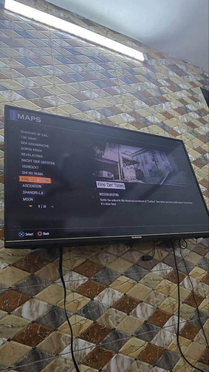 اعادة نشر ( تغيير الأرقام للتواصل فقط ) 

السلام عليكم 
PS4 مهكر فات نسخة 11
واضح بالصور الألعاب ( أهمها Balck Ops و مابات الزومبي نازلة بيها و يصير اكثر من لاعب )
غير مفتوح 
يدتين 
السعر 240
مدينة الصدر

***********
رقم ثاني ***********
