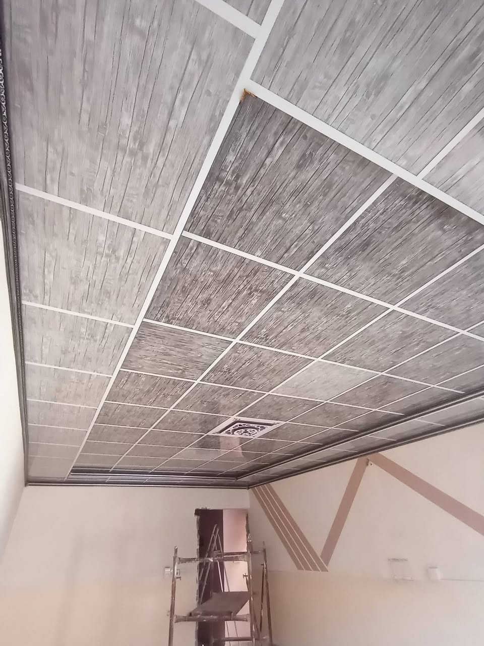 انسب الاسعار يوجد على شكل اقساط كافت الديكورات والصبغ داخل المنزل وخارج المنزل ***********
