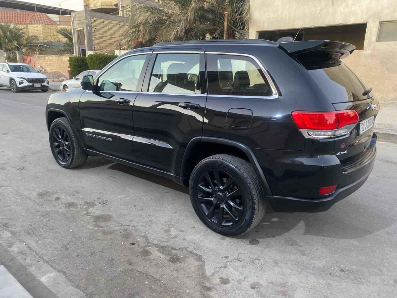 السلام عليكم جيب لاريدو 2017 لمتد فول مواصفات كلين تايتل كفالة عامة
 فتحة سقف/ شاشة جبيرة / تشغيل عن بعد/ شفتات ستيرن/ تدفئة بالستيرن/كشنات تدفئة وتبريد/ كراسي جلد / كراسي الامامية كهرباء/ لايتات زنون / توقف ذاتي اوتو ستوب / صندوق كهرباء 
مكينه 6 سلندر 3600 مكينة كير بالشرط كفالة 
(ماشية 70) رقم سليمانية الدولي سنوية ل 29 وكالة بأسمي تحويل ثاني يوم 
السعر : 235$
رقم الهاتف: *********** 
مكان السيارة البصرة
