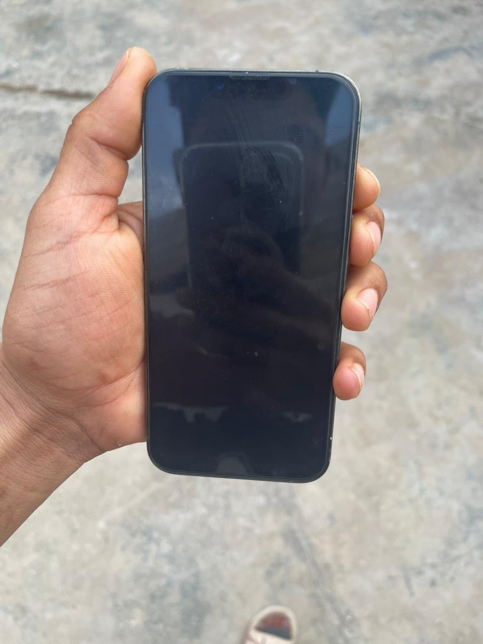 سلام عليكم آيفون 13 برو البيع كله شغال بس مبدل شاشه اصليه العلوان بهرز***********
