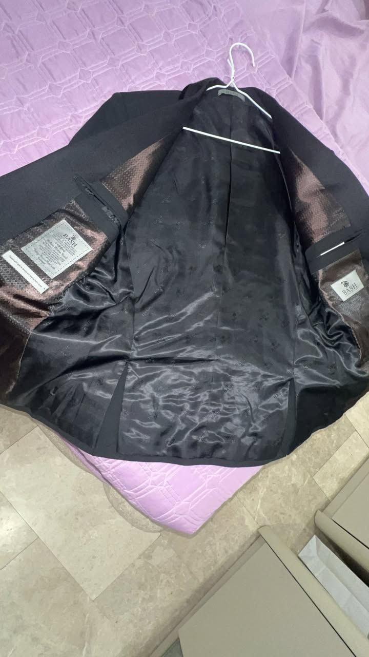 بدلة توكسيدو رجاليه بالليبل نظيفه جدا ماركة bash الي بمنصور ستره وقميص ابيض 

قياس ستره 48/6 
قياس قميص مديم 

سعر الشراء 179 الف سعر البيع 125 الف

عنواني بغداد ورجاءا فقط الشراي يكتبلي ويدلل ماقصر


**إذا كنت صاحب هذا الإعلان وتريد حذفه لأي سبب، رجاءا أرسل رسالة إلى الدعم الفني**