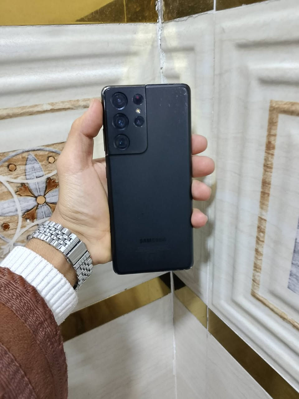 S 21. للبيع الترا 
_ ذاكرة 256
_ رام 12 
_ البطارية 5000
_ مع الكارتون + الكفرات 2 
_ السعر 350 وبي مجال للطيبين
_ مكاني الموصل الايسر
_ غير متواجد ع الفيس 
_ *********** _ ( متوفر واتساب)
