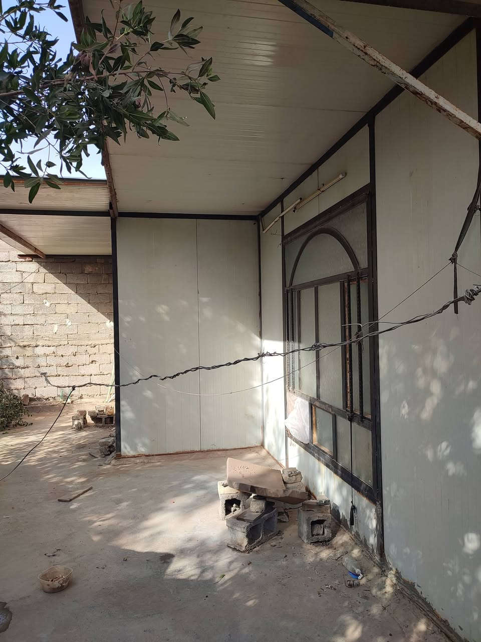 كرفون للايجارطابق ثاني يتسع عائلة صغيره
ابو غريب سيد ساجت 
للاستفسار الاتصال 
***********
***********
