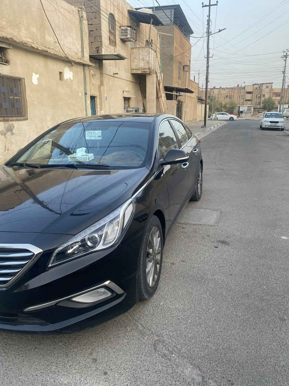 سوناتا ٢٠١٥ وارد كوري خط واخد بلاد فول ما عدا تنته سياره نصبتهه تخبل سياره كلش نضيفه بيهه صبغ لان وارد كوري وما ينكفل بيهه اربع قطع وكفاله من الضربه حداده جديده وكله اصلي تايرات تخم جديد مشط جديد زنون عالي ناصي بلوجكترات زنون المحرك ٢٠٠٠ بي بدايه تنقيص بس اكفله يوديك وين ما تريد واي ستفسار اتصل ***********
السعر ١٣٠ وبيهه مجال 
مكان السياره البصره 
ما يعجبك غلس لا تكسر بسعر
