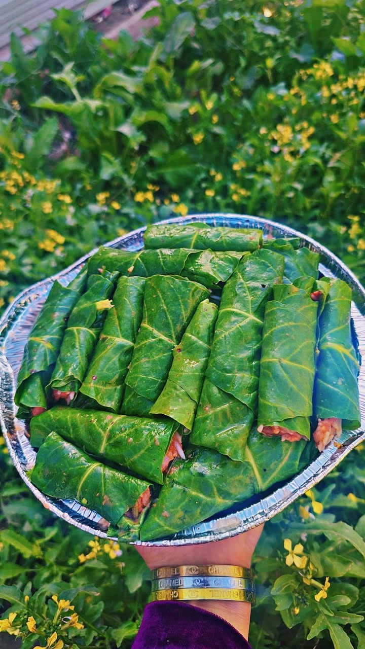 🍲  مطبخ أونلاين أكل بيتي بطعم أصيل ونَفَس طيب 👌
كلشي طازج ونظيف، وطبخنا يوصلك حار ولذيذ.
دولمه، باجة، مرق، ومحاشي حسب الطلب 😋
نستقبل طلباتكم يوميًا والتوصيل متوفر 🏍️🚗 رقم الحجز *********** 💖
