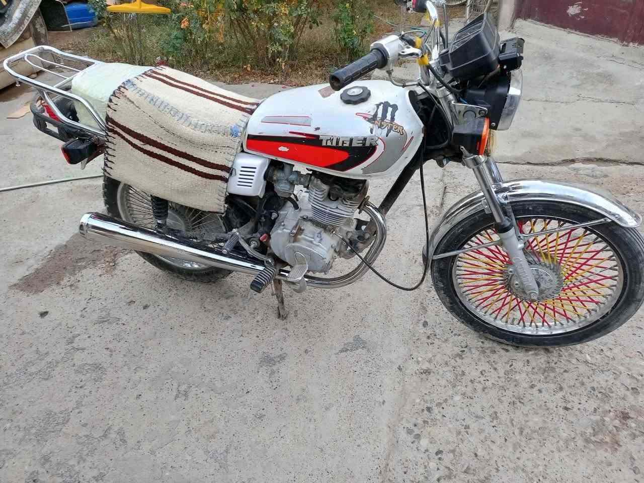 السلام عليكم شباب دراجه للبيع تايكر موديل 21 اوراق كرتونيه السعر 350وبيها مجال *********** المكان ديالى كنعان
