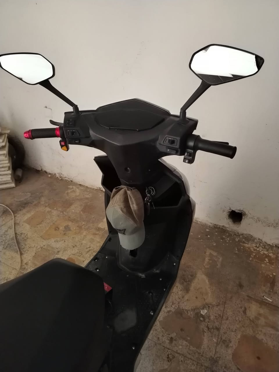 ماطور شحن سكنس ٥ باتري للبيع باترياته جدد شرط كهربائيات كامله جاهز  عل فحص سعره 425بي مجال وبي كسر كما موضح بالصوره شراي يراسلني ويدلل ***********
