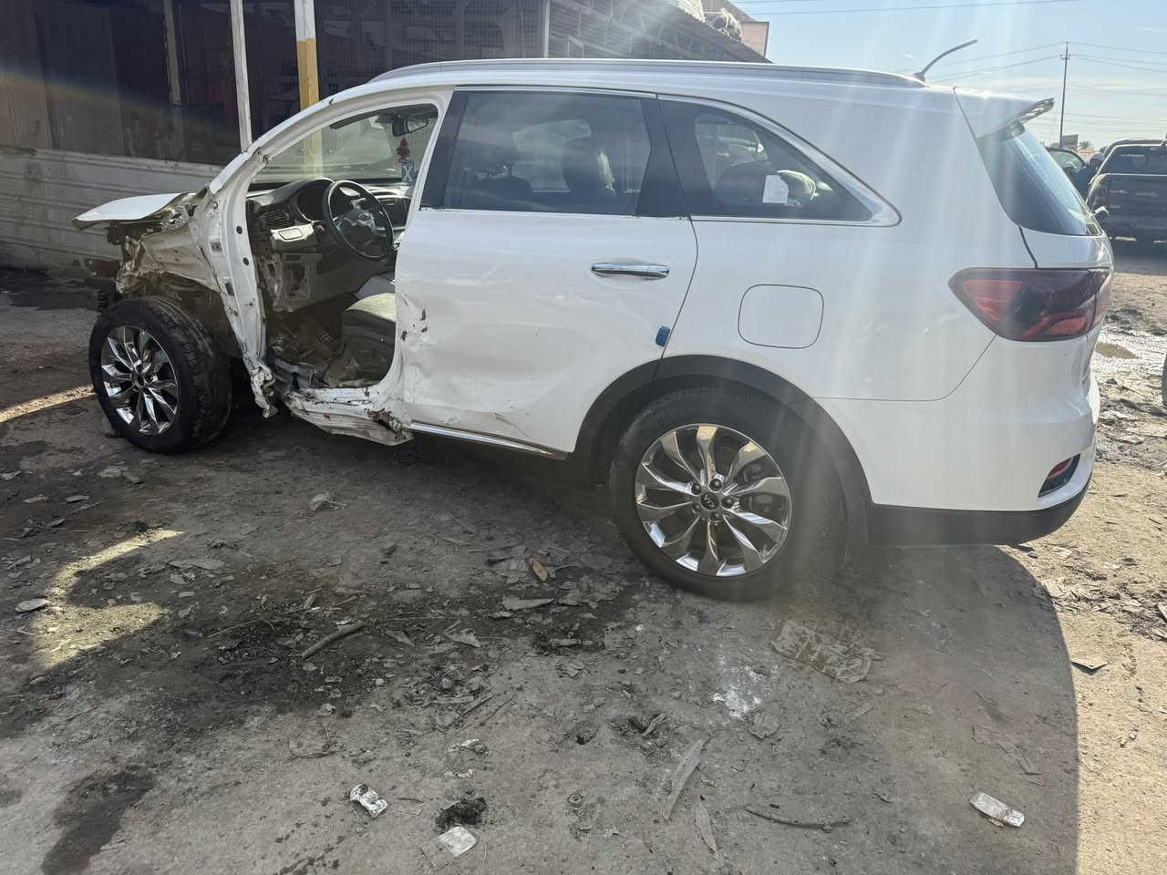 سورنتو خليجي موديل 20رقم بغداد تحويل سيارة فول مواصفات بصمة جلد اربع كامرات 7راكب 3قطع تبريد6سلندرسايد بريك بصمه وبعد بيه مواصفات سيارة صار بيه حادث ابيعه على حادثه كير مكينه شاصي مكفول حادثه موضح بصوره اعتذر من المراوس سابقن كفالة عامه مكانه سيارة بغداد جسر ديالى ***********
