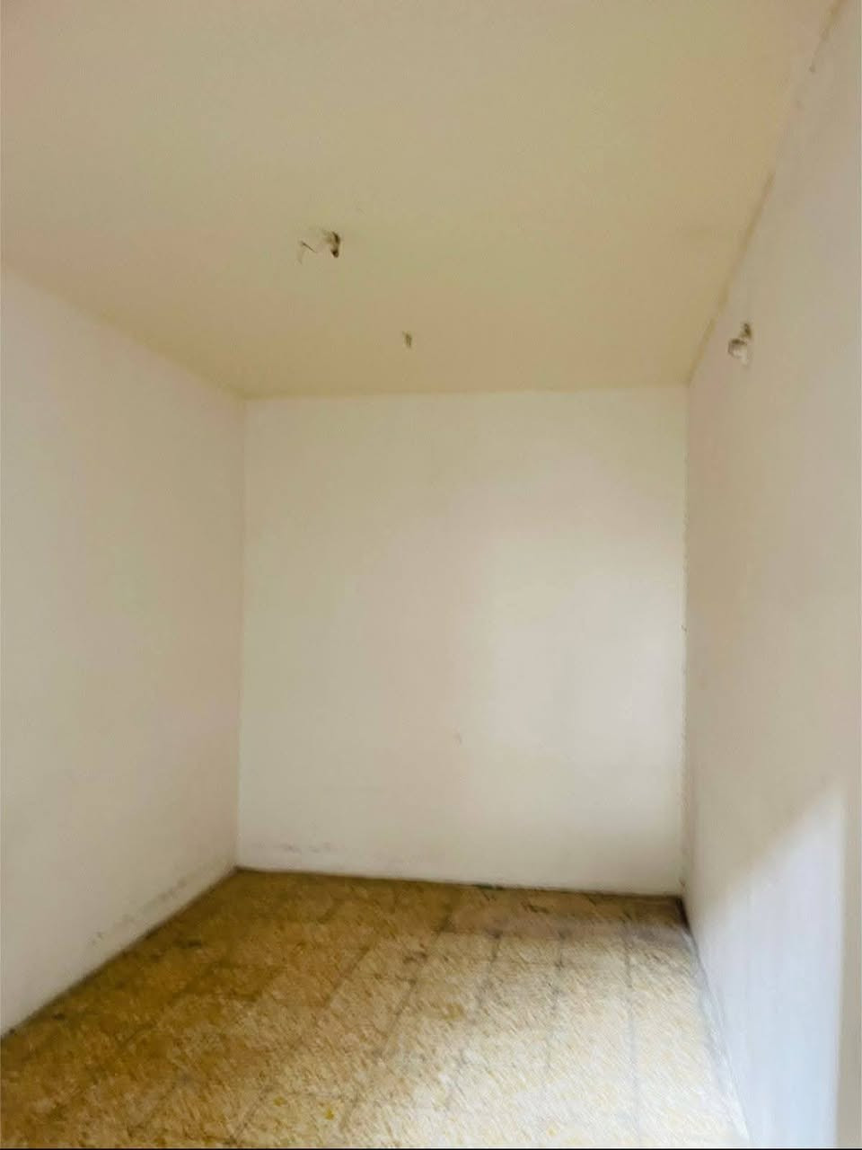 ياالله    للبيع  ٥٧  متر  بالتجار قريب على كلية الامام الكاظم ع واجه ٣ نزال ١٩  استقبال ومطبخ وحولي ولملحقات ٣ غرف نوم على شارع عرضه  ٢٠ متر موقع مميز بناء ٢٠١٨  السعر  ١٦٠ مليون وبي مجال بسيط..رقم الوتساب 🍀 ***********
