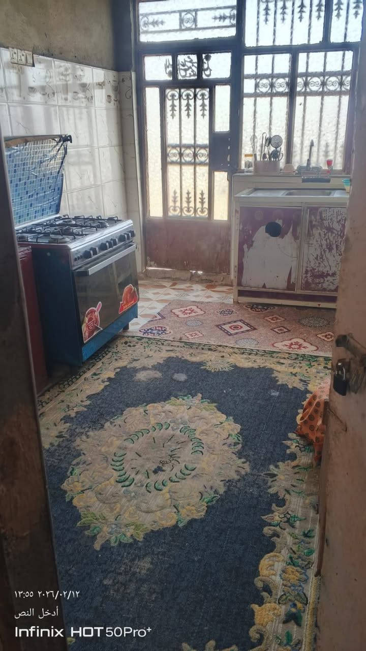 بيت لبيع مساحه البيت 400متر البيت متكون 

غرفتين طول5 وعرض 3 صاله 9 امتار مطبخ طول 5 وعرض 2500 البيت يرادله بس بورك  برانيه ما كامله بس اساس  الببت بل محصيره سند 25 سعر البيت 60 وبيه مجال الاستفسار ***********
