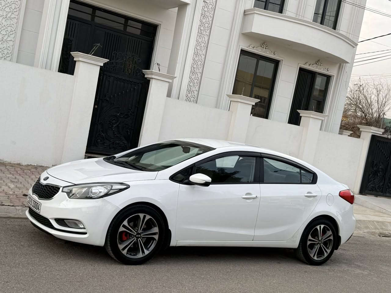 سيارة سيراتو خليجي 2013 
شرط كير محرك صدر امامي خلفي جاهزها اربعه تايرات جددت سنويه وارقام جديده تحويل مباشر سونار مرفق مع صوره سعر 123 
***********
