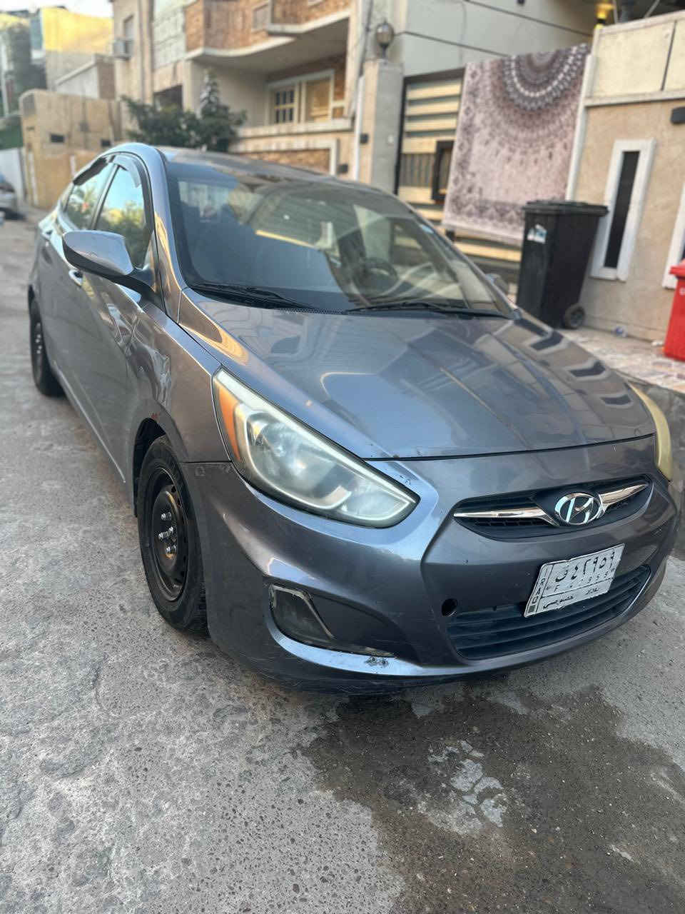 السلام عليكم
اكسنت مودل 2015 امريكي 
ماشية 140 الف ميل وقابل للزيادة
السيارة بيها ضربة بالجاملغ مثل ما موضح بالصورة 
والمحرك والكير بلادي مكفولات 
محركها 1.6GDI 
بيها سونار جديد وجاهز للاستخدام مباشرة الرقم بغداد وتحويل مباشر ثاني يوم 
والسيارة بيها شاشة وكامره 
ومطاك ايرباك السيارة
والتواصل على الواتس فقط
سعر السيارة 85 وبيها مجال للشراية 
***********
