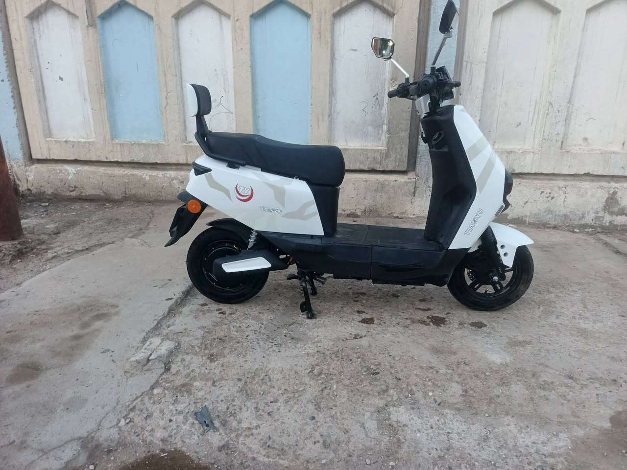 سلام عليكم دراجة شحن 318 بعدها بل جيس كاملة مكملة للبيع لايت عالي ناصي  نضام رجوع خلف دراجة جديدة علة وضع الشركة سعر 550 متوازي علة بيعتهة بغداد المشتل ***********
