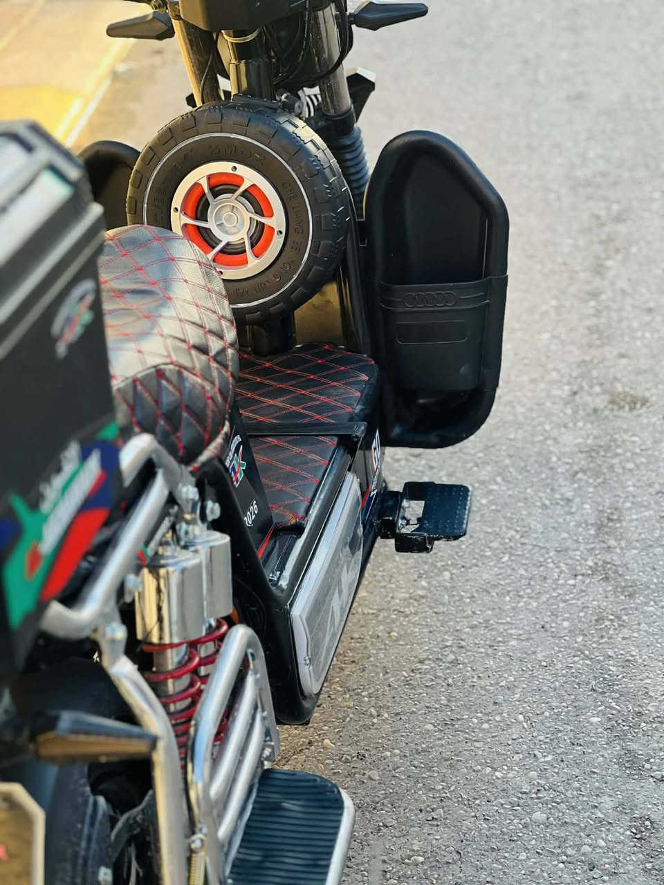 اسلام عليكم
ماطور شحن للبيع 2026مستخدم سبوعين ٦ بطاريات ع فحص السعر مليون 200 وبي مجال رقم الهاتف *********** مقطع فيديو داخل الصور
