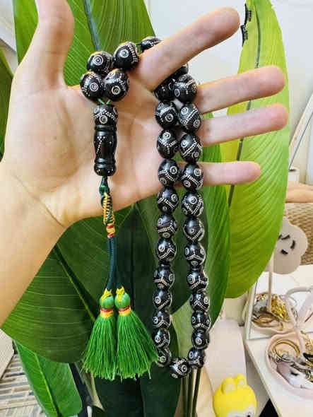 يسر تايلندي خشنه وزن ١٣١ غرام عين وزنجيل دك ناعم وجميل للاستفسار ***********
