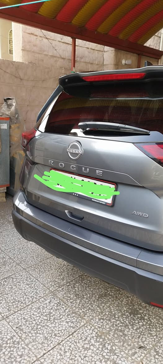 بسم الله الرحمن الرحيم
 اللهم صلّ على محمدٍ وآل محمد 
السلام عليكم و رحمة الله وبركاته 

للبيع..
نيسان روج 2024 الشكل الجديد 
محرك 3 سلندر.. 1500 توربو ..فور ويل Awd
201 حصان.. رقم اربيل السيارة باسمي رقم وسنوية وهزة جديدة.. دهن توتاشي اصلي وكالة+ بانزين محسن 
ماشية 35.494 كيلو متر .
شاشة كاميرا 
حساسات ورادارات 
 ونقطة عمياء 
أوتو هولد ..auto Hold
اوتو ستارت autoStart
تحكم استيرن مثبت سرعة
لايتات امامية زنون بلادي 
لايتات خلفية ليد بلادي 
تبريد قطعتين 
وضعيات القيادة...
1. اوتو.. Auto 
2.ايكو.. Eco
3. سبورت .. Sport 
4. سنو.. Snow
5.اوف رود .. off road
حادث السيارة 
بابين مبدل بلادي شركة... السايق وخلف السايق 
البجم الامامي والخلفي كبس..
السيارة جديدة جداً وشرط التحويل 
موجودة السيارة بغداد.. البنوك 
السعر... 165 .. ومجال بسيط 
للتأكيد السيارة بأسمي رقم اربيل شرط التحويل 
صور الحادث موجودة 
رقم الهاتف... ***********
واتساب
