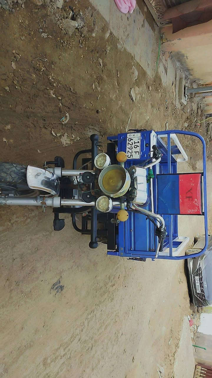 سلام عليكم ستوته مرقمه للبيع موديل٢٠٢٢
مكينتة ٢٠٣٢ مكان مقبل بانزين خانت لسكان

كهرباء شغل بس دشبول وكف بحده ماعرف شبي 
ولبيبان بيهن زنجار موضخ بصور زنجار مو خياس 
سعرها ٢و١٠٠وبيها مجال خوان لموشراي لايتعبني
رقم***********
