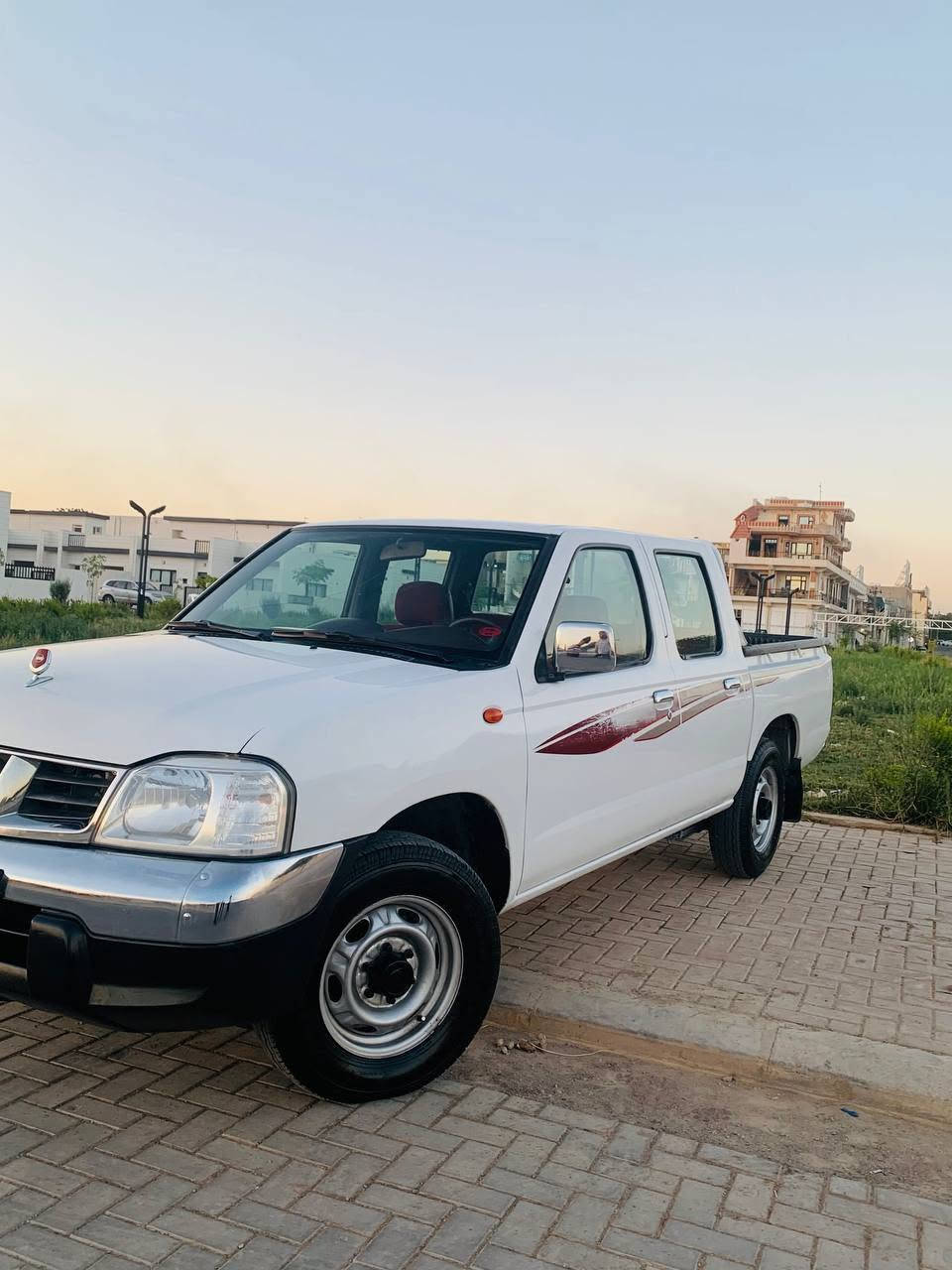 سلام علیکم نیسان بیکاب للبیع مودیل 2011   134000km فقط  رقم تلفون ***********
