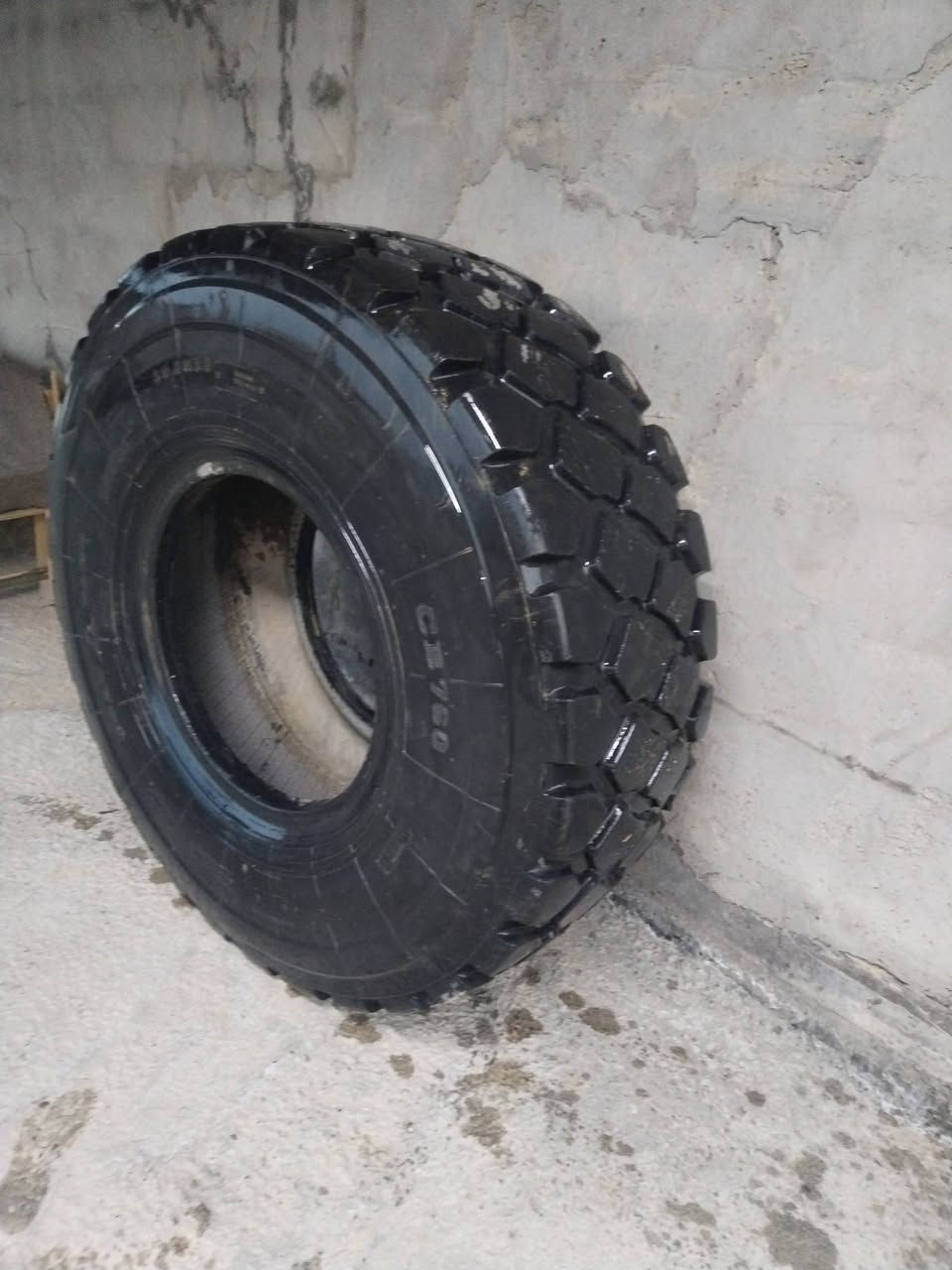 السلام عليكم
للبيع 
تايرات شفل العدد 3
حجم 20.5 /25 نضاف نص عمر
العنوان عامريه الفلوجة 
للاستفسار أكثر اتصل على الرقم
***********
***********
