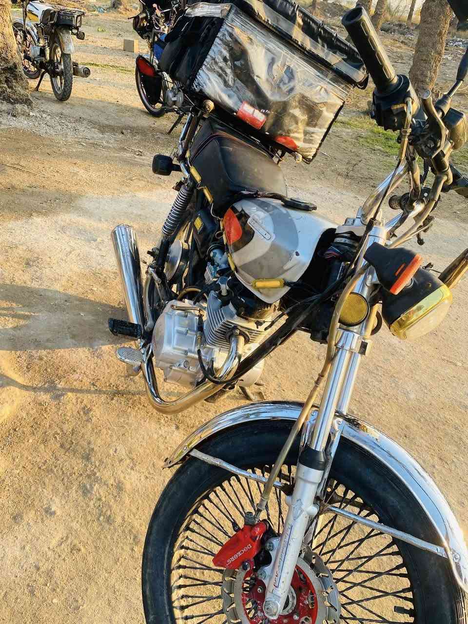 سلام عليكم دراجه تايكر للبيع موديل ٢٢دراجه تخبل شغل وتطلع للشغل صناديك وياه دراجه كامله كهربائيات شغاله نشره عل طول الدراجه دبل اشاير كولشي شغال دراجه نص هندر تشتغل مابيه أي نقص سعر ٤٠٠مكاني بغداد الدوره هاتف ***********
