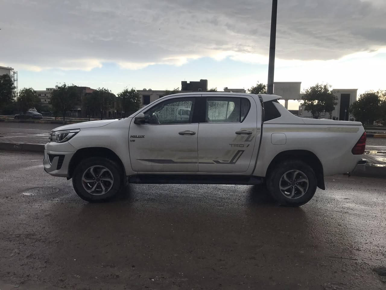 سلام عليكم عندي سيارة للبيع بيكم هايلوكس موديل (2020) ماشية (157) فول موصفات سيارة فور ويل تماتيك رقم بغداد سيارة جاهزة سعر 3شدات و عشرة اوراق مكفول كفالة عامة لعلوان ديالى بعقوبة هذا رقم موبايل (***********)
