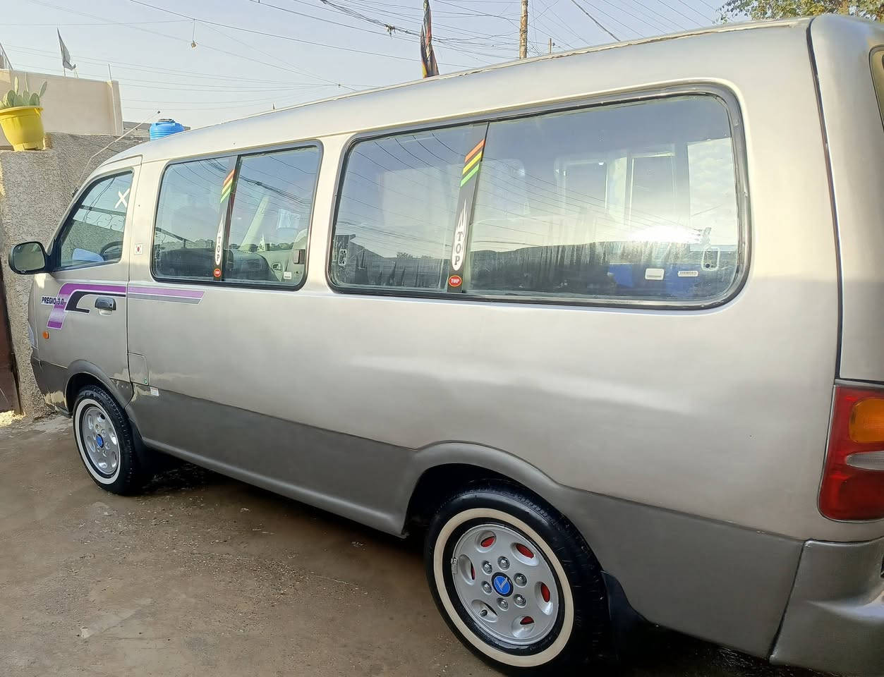 السلام عليكم
كيا بريجو موديل 1997
رقم بغداد الماني مشروع وطني تحويل مباشر
سنويه 2026/4 مصفره هيئه خط وبحث
كير ومحرك واكسل وبم جديد
سلف وداينمو وباتري جديد
وصدر وتخم تاير خط ابيض جديد 
كهربائيات على وضع الشركه كلها شغاله
بطاين وتنته ودشبول وارضيه كلها جديد
السعر 58 وبيها مجال 
مكاني بغداد ناحيه الوحده قرب مجمع بسمايه هاتف /***********
