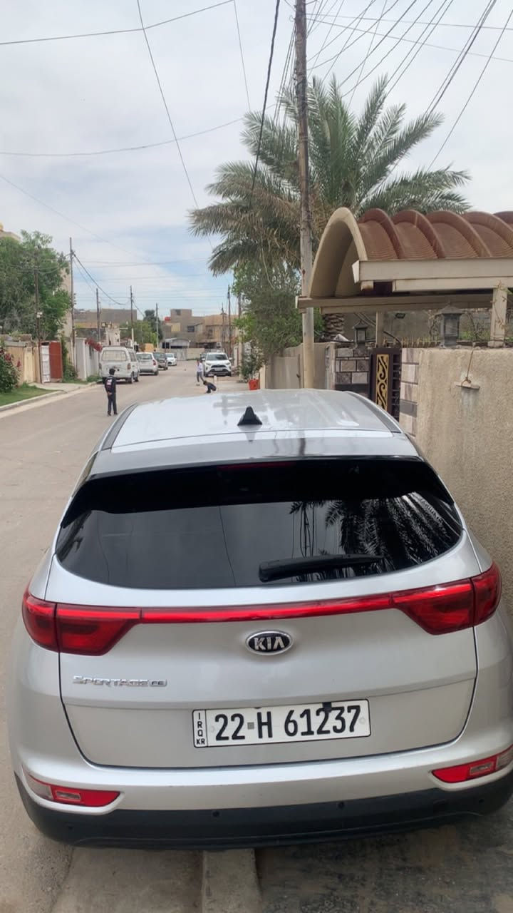 سبورتج موديل 19 وارد امريكي رقم اربيل بأسمي
 تريد تحويل او وكاله اني حاضر حادثه كلش بسيط فقط الهلال بدون ايرباك ماشيه 84 محرك 2400 سيارة استخدام شخصي كير محرك صدر تبريد كله مكفول دهن موريس اصلي
المواصفات 
تحكم استيرن كامرا خلفيه دوارة كار بلي
شاشه تاب حساسات خلفيه
تبريد قطعتين لايت زينون اصلي 
ارضيه جلاتين برده خلفيه ويل 17 اصلي
كامرا اماميه تسجيل صوره وصوت
نظافه سيارة 99% واذا اكو مراوس موديل 23 وانطي فرق
مكاني بغداد الدورة 
***********
