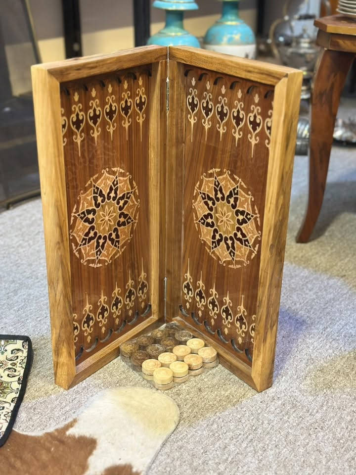 شطرنج طاولي خشب 
لتفاصيل آكثر يرجى مراسلة الصفحة 
يوجد توصيل


**إذا كنت صاحب هذا الإعلان وتريد حذفه لأي سبب، رجاءا أرسل رسالة إلى الدعم الفني**