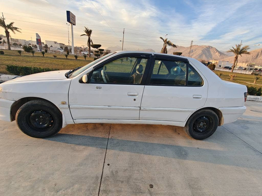 بیجۆ فەڕەنسی 306
مۆدێل2002،دەعم ولێدران وەرگەڕان موس وبڕاوە بەشەرت 
گێر مەکینەو تونندوتۆڵی بەشەرت ،کارە بایی بەشەرت 
سەیارەکەدووپارچەی پێشی بۆیاغە بێ ناوگرتن 
گەرمی وکارەبای ولایت وفڵچەوپاوەری بەشەرت 
چوارتایەی مناسبی لەژێرە ،نرخی15گەڵاومعامەلەیە
ناونیشان چوارقوڕنە 
***********ڤیبەرو وەتسئەپی لەسەرە رانية, السليمانية
