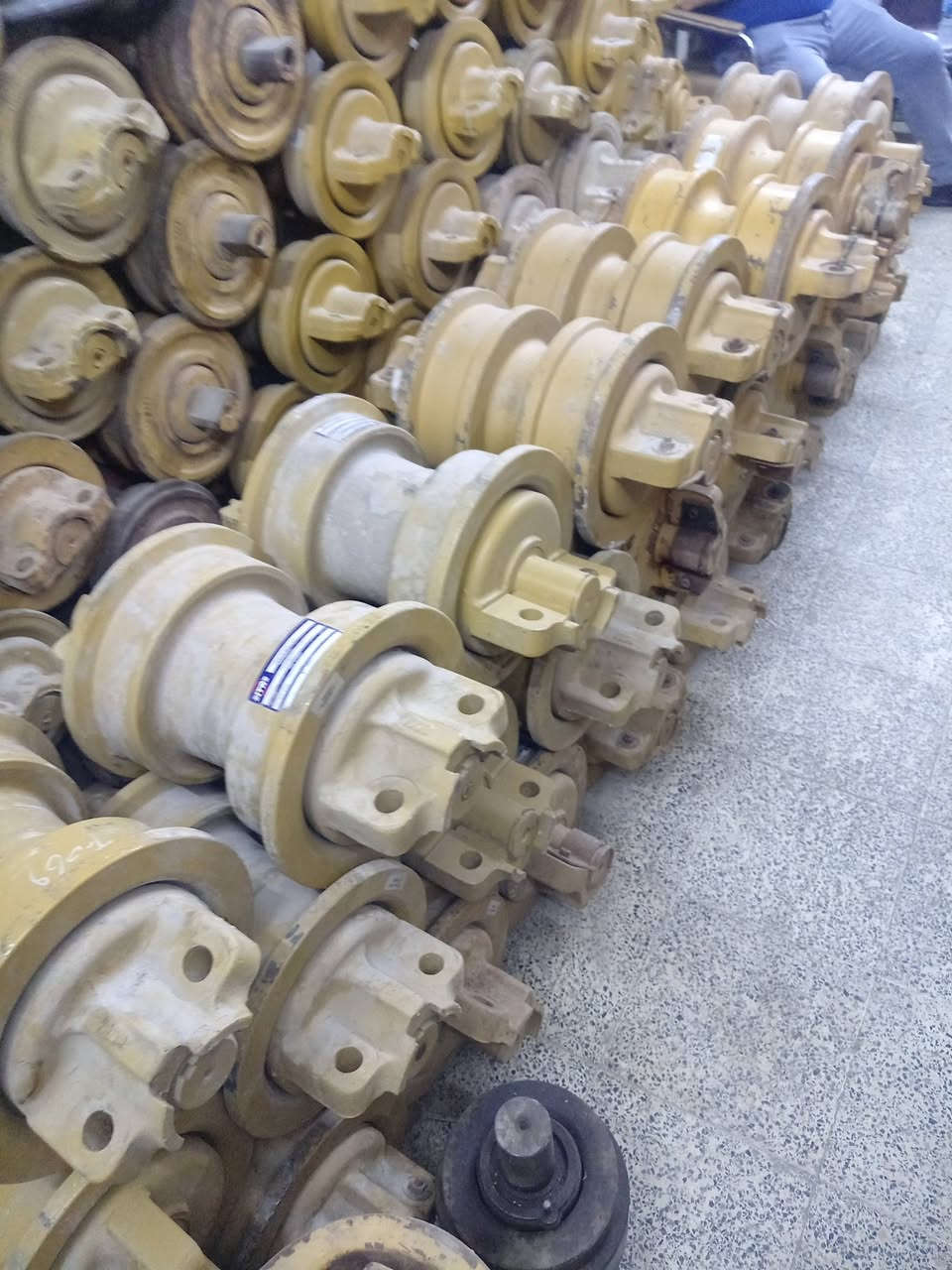 سلام عليكم ادوات ماكنه بلدوزر كتر بلر اصليه الاستفسار اتصال على الأرقام تاليه *********** 0770583751 بغداد الكراده شارع 52 محل جاسم ابو رولات
