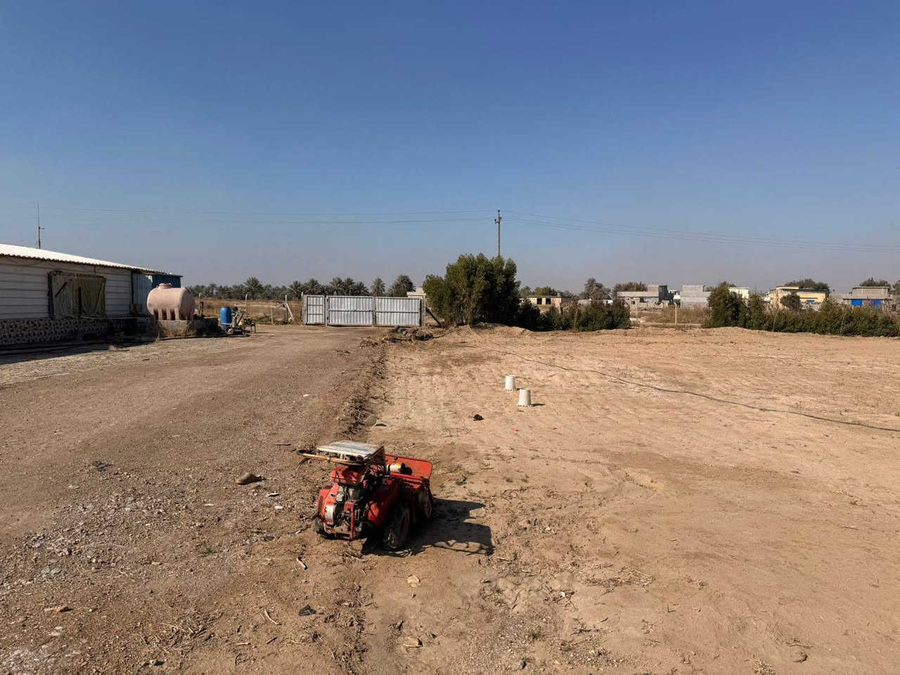 ارض زراعية طابو صرف ملك خاص
25 دونم تحتوي ع حقول عدد 6 أوتوماتيك سندويج + طابوك + معمل علف جرش وكبس خاص بالحقول + 4 مولدات جدد كبار محولة خاصه بيت كامل مكتب ادارة 
الحقول مجازة بياض لاستيعاب 50 الف 
البيع ع الدونم 
الموقع بين العزيزية والحفرية 400 متر ع شارع العام 
لاستفسار ***********
