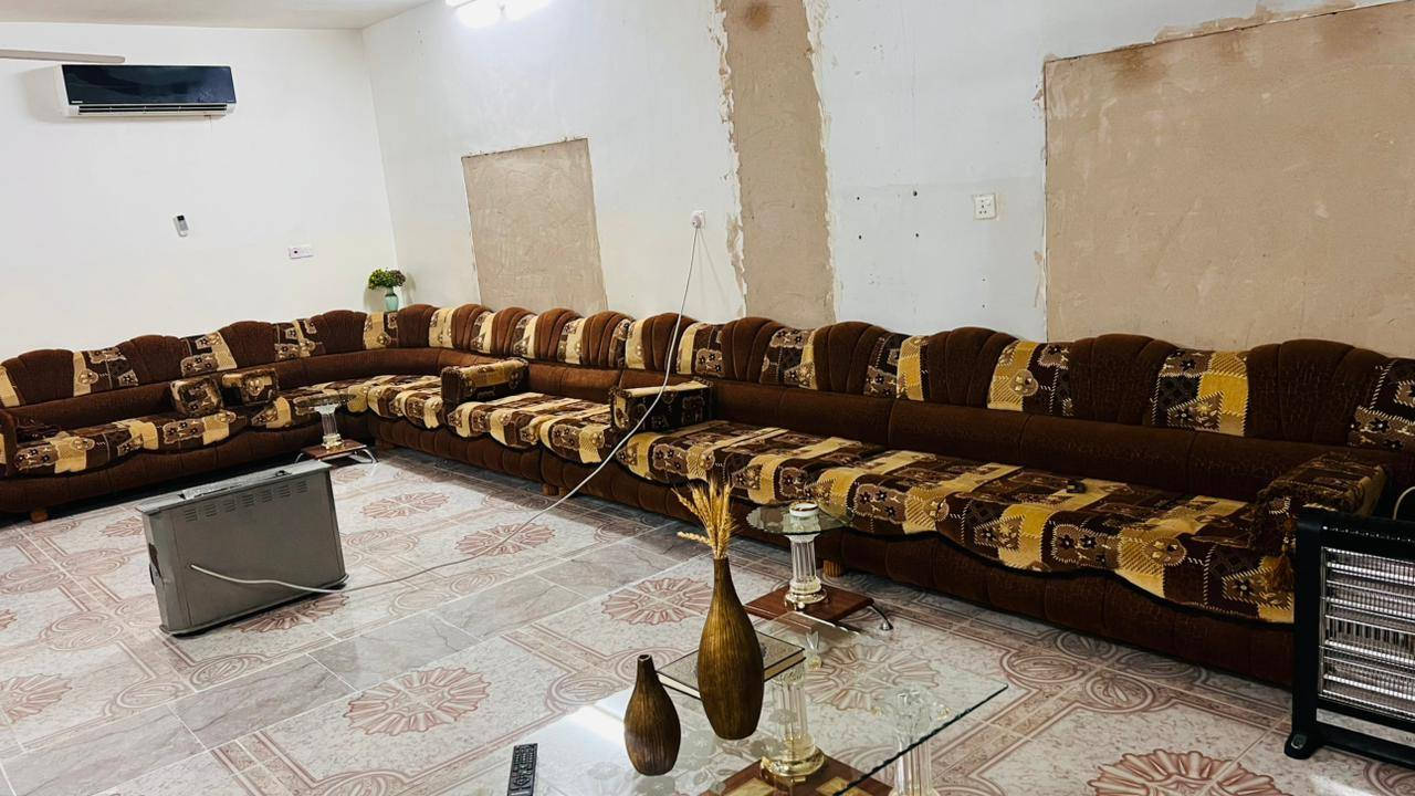 للبيع تخم ديوان شغل الموصل طوله 13متر نظيف وشغله راقي لدرجة التواصل على رقم  *********** 
واتس ساب متواجد
